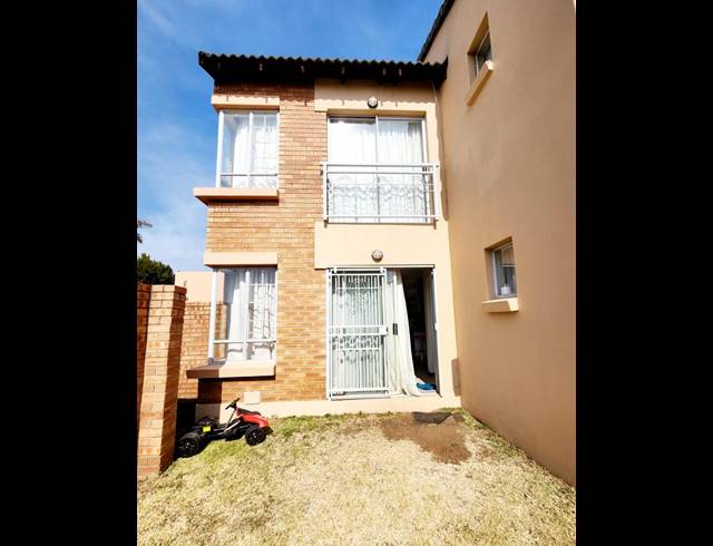 2 BEDROOM TOWNHOUSE FOR SALE IN NOORDWYK